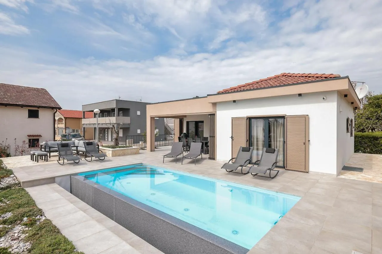 Villa Nessi Vir