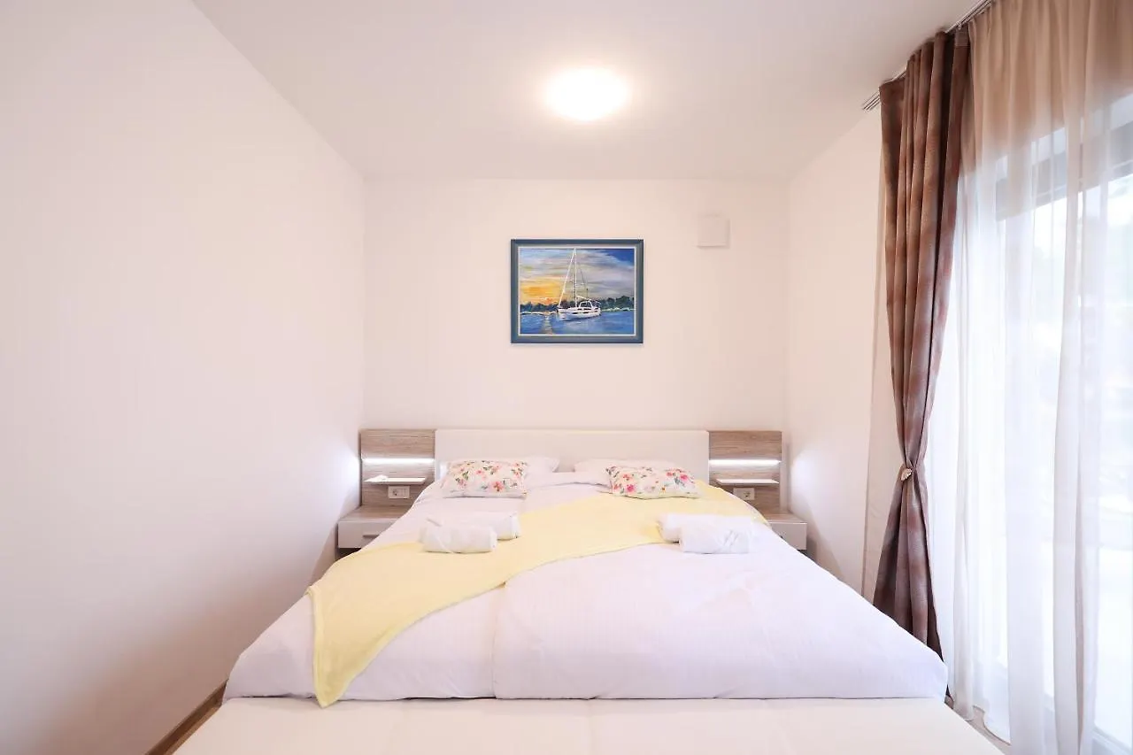 Villa Nessi Vir 0*,  Croatia
