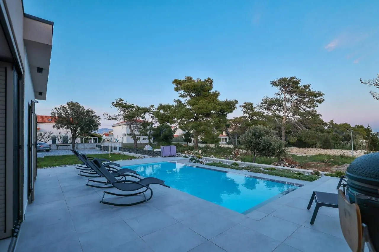 Villa Nessi Vir 0*,  Croatia