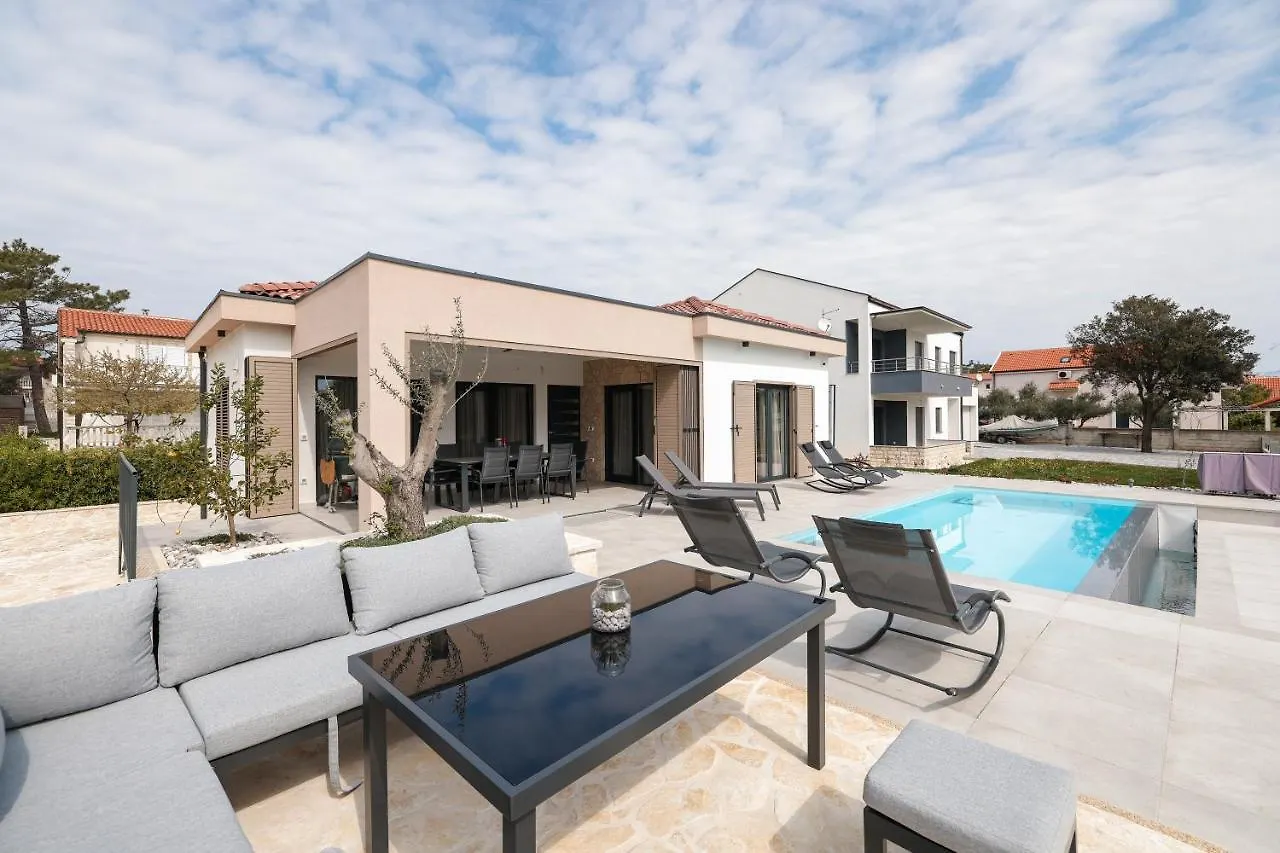 Villa Nessi Vir